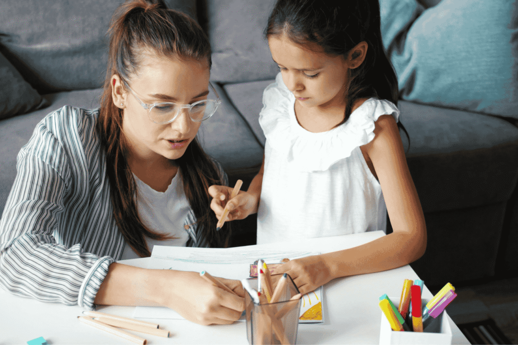 Verständnis und Begleitung hilft dem Mädchen mit ADHS sich selbst besser zu verstehen und mit den Herausforderungen umzugehen